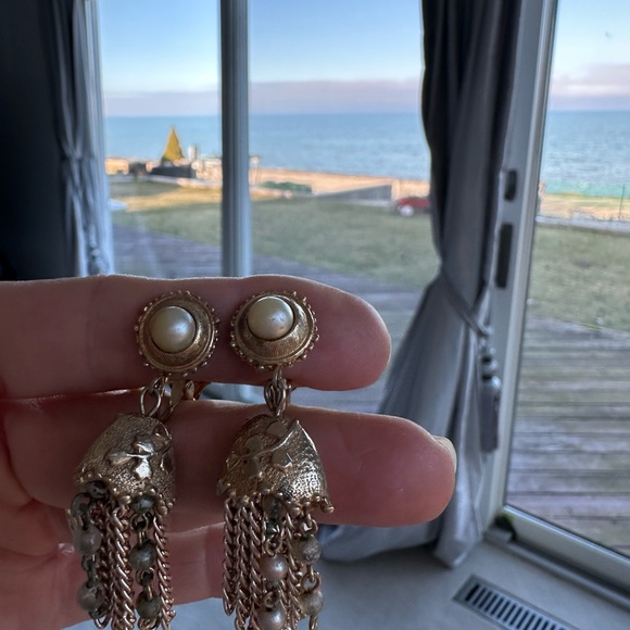Vintage Tassel Clip Earrings - Picture 5 of 12